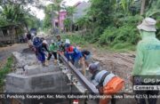Garap 10 Jembatan Perintis Garuda, Babinsa Kodim Bojonegoro dan Masyarakat Gotong Royong Permudah Konektivitas Wilayah