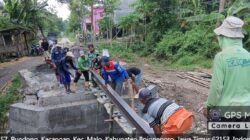 Garap 10 Jembatan Perintis Garuda, Babinsa Kodim Bojonegoro dan Masyarakat Gotong Royong Permudah Konektivitas Wilayah