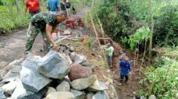 TMMD ke-128 Kodim Probolinggo Bangun TPT di Akses Dusun Klagin, Tangani 12 Titik Longsor