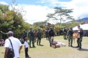 Kodim 1714/Puncak Jaya Peduli Pengungsi dan Salurkan Bantuan Kemanusiaan di Kampung Tirineri