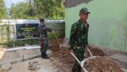 Wujud Kepedulian TNI, Satgas TMMD Ke-128 Kodim 0908/Bontang Mulai Pemasangan Batako MCK di Ponpes DDI Marangkayu