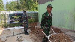 Wujud Kepedulian TNI, Satgas TMMD Ke-128 Kodim 0908/Bontang Mulai Pemasangan Batako MCK di Ponpes DDI Marangkayu