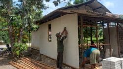 Kerja Keras Tanpa Batas, Satgas TMMD Ke-128 Kodim 0908/Bontang Mulai Bangun Dinding RTLH di Desa Sidomulyo