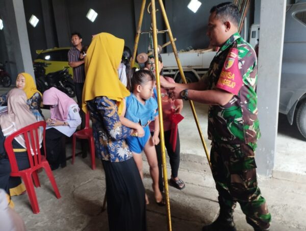 Wujud Babinsa Tawangrejo Dampingi Kegiatan Posyandu, Demi Tingkatkan Layanan Kesehatan Masyarakat Wujud Babinsa Tawangrejo Dampingi Kegiatan Posyandu, Demi Tingkatkan Layanan Kesehatan Masyarakat