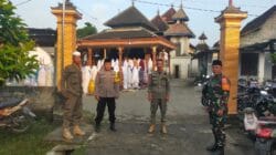 Dandim 0808/Blitar Laksanakan Sholat Idul Adha di Masjid Agung Kota Blitar, Tekankan Pengamanan Jamaah Dandim 0808/Blitar Laksanakan Sholat Idul Adha di Masjid Agung Kota Blitar, Tekankan Pengamanan Jamaah