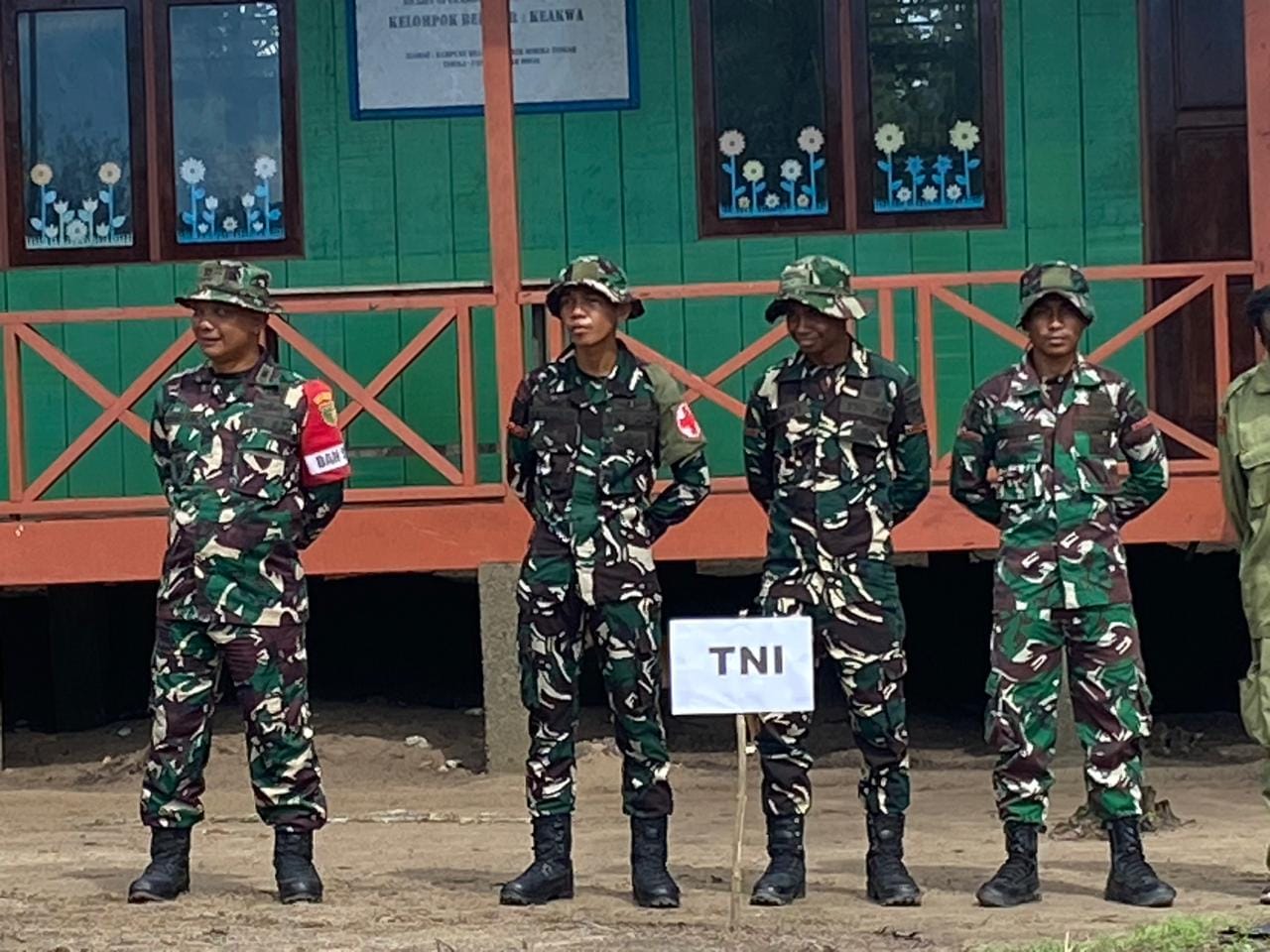Antusiasme Tinggi Warnai Upacara Hardiknas di SD Naena Kekwa Bersama Satgas TMMD Kodim 1710/Mimika
