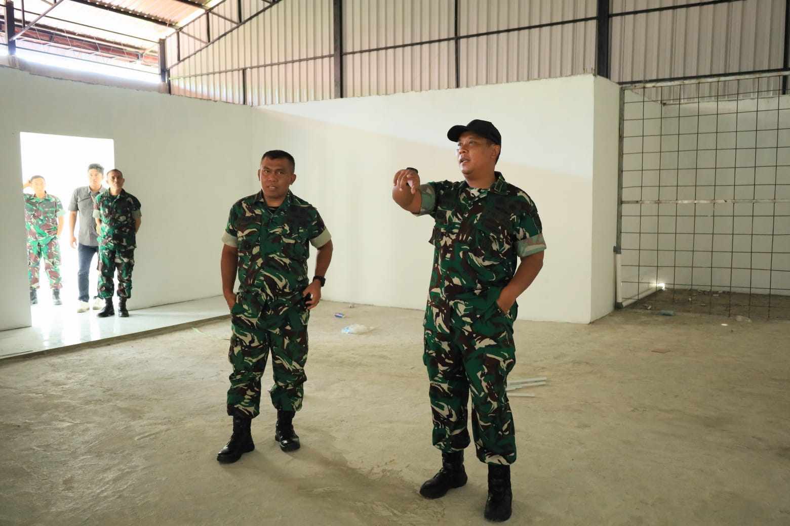 Dandim 1505/Tidore Dampingi Sahli Pangdam XV/Pattimura Tinjau Progres Pembangunan KDKMP