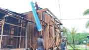Satgas TMMD Ke-128 Kodim 1710/Mimika Genjot Pembangunan 5 Unit Rumah di Kampung Keakwa, Fokus Pemasangan Atap