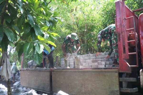 Dukungan Matrial Datang, Satgas TMMD Ke-128 Percepat Pengerjaan Infrastruktur Tmmd