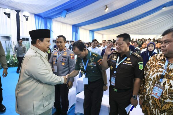 Panglima TNI Dampingi Presiden RI Pada Kegiatan Penyerahan Hasil Kerja Satgas PKH Negara