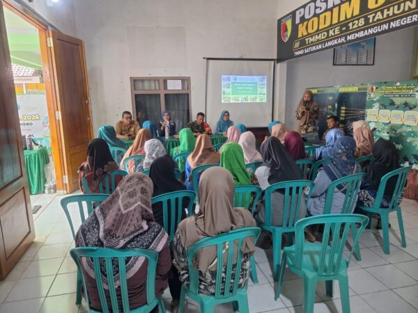 Sosialisasi Penanganan Sampah Rumah Tangga dan Pelatihan Pembuatan Eco Enzyme Dukung Program TMMD Ke-128 Kodim 0820/Probolinggo Desa