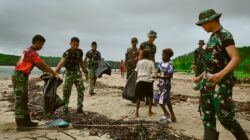 Aksi Bersih Pantai Keakwa oleh Satgas TMMD Kodim 1710/Mimika