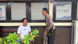 Dari Pinggir Jalan Tuban, Polantas Tuban Bantu Warga Cek SIM STNK dan BPKB