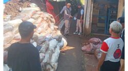 ‎Kepala Desa Bojong Jengkol Tinjau Langsung Longsor Susulan, Pemdes dan Warga Lakukan Perbaikan Gotong Royong