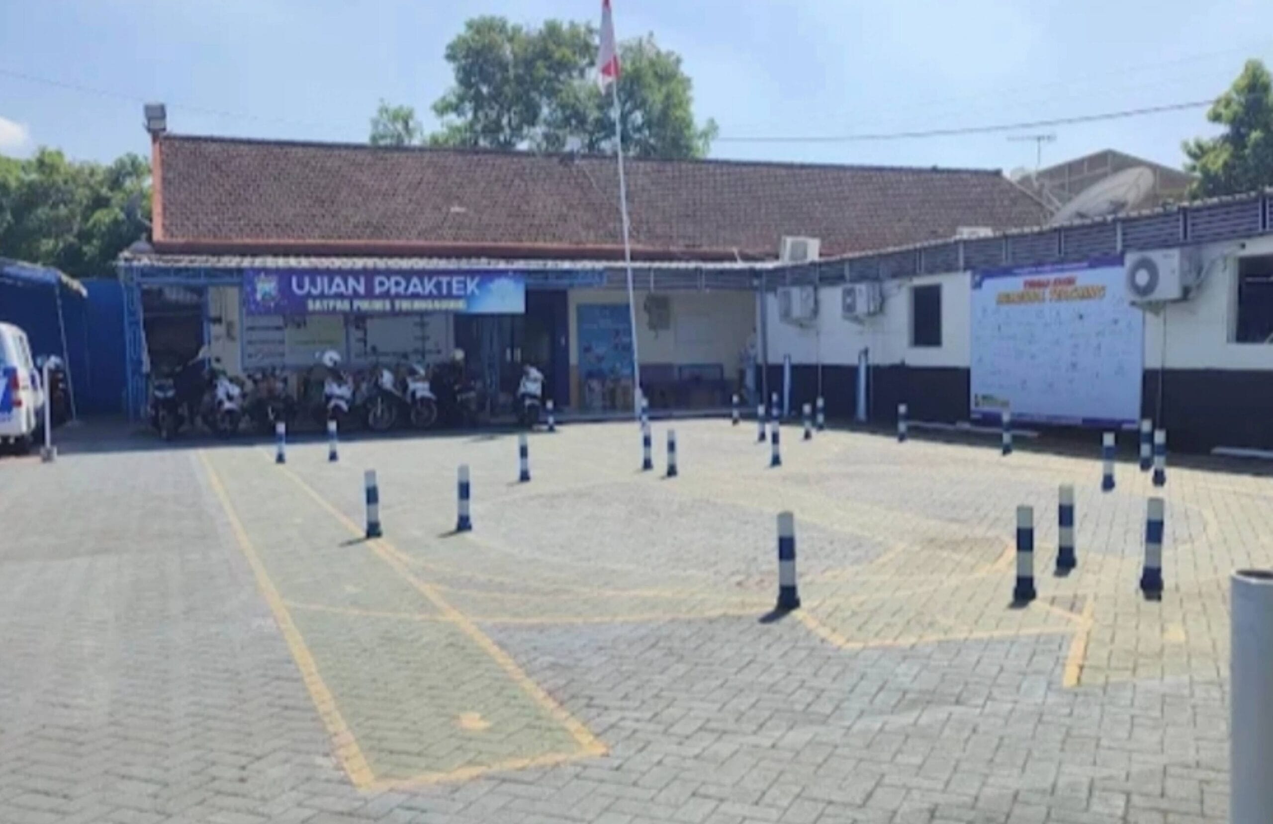 Dugaan Main Belakang di Satpas Tulungagung Bikin Kepercayaan Publik Tergerus Dugaan Main Belakang di Satpas Tulungagung Bikin Kepercayaan Publik Tergerus