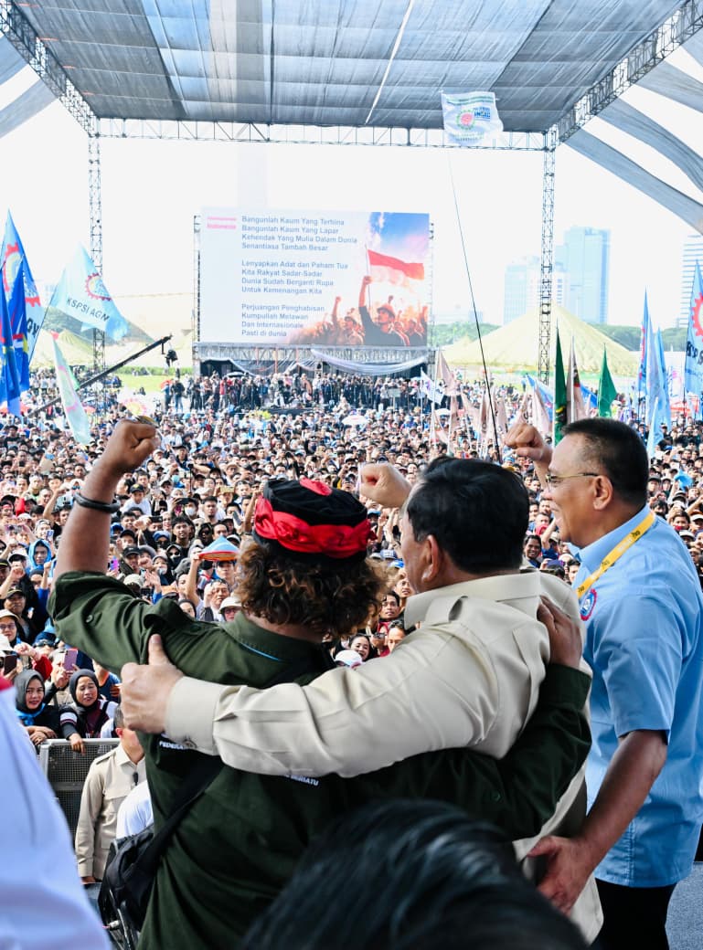 Panglima TNI Dampingi Presiden RI Hadiri Hari Buruh Internasional