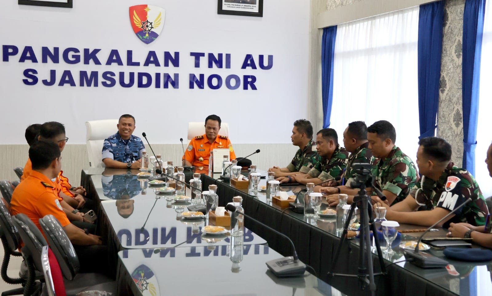 Sinergi Tanpa Batas, Kabasarnas Beri Penghargaan Khusus untuk Lanud Sjamsudin Noor