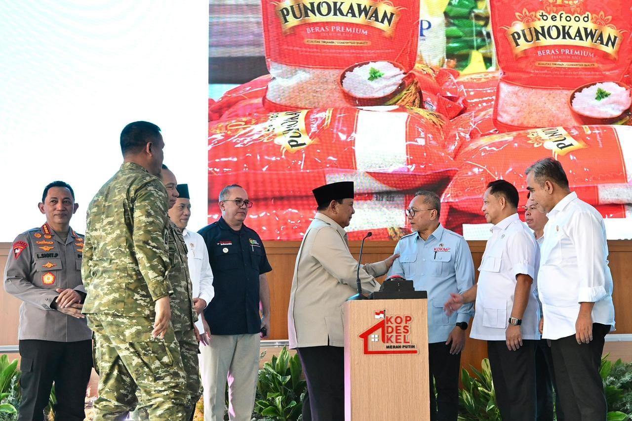 Panglima TNI Dampingi Presiden RI Resmikan 1.061 KDKMP di Jawa Timur