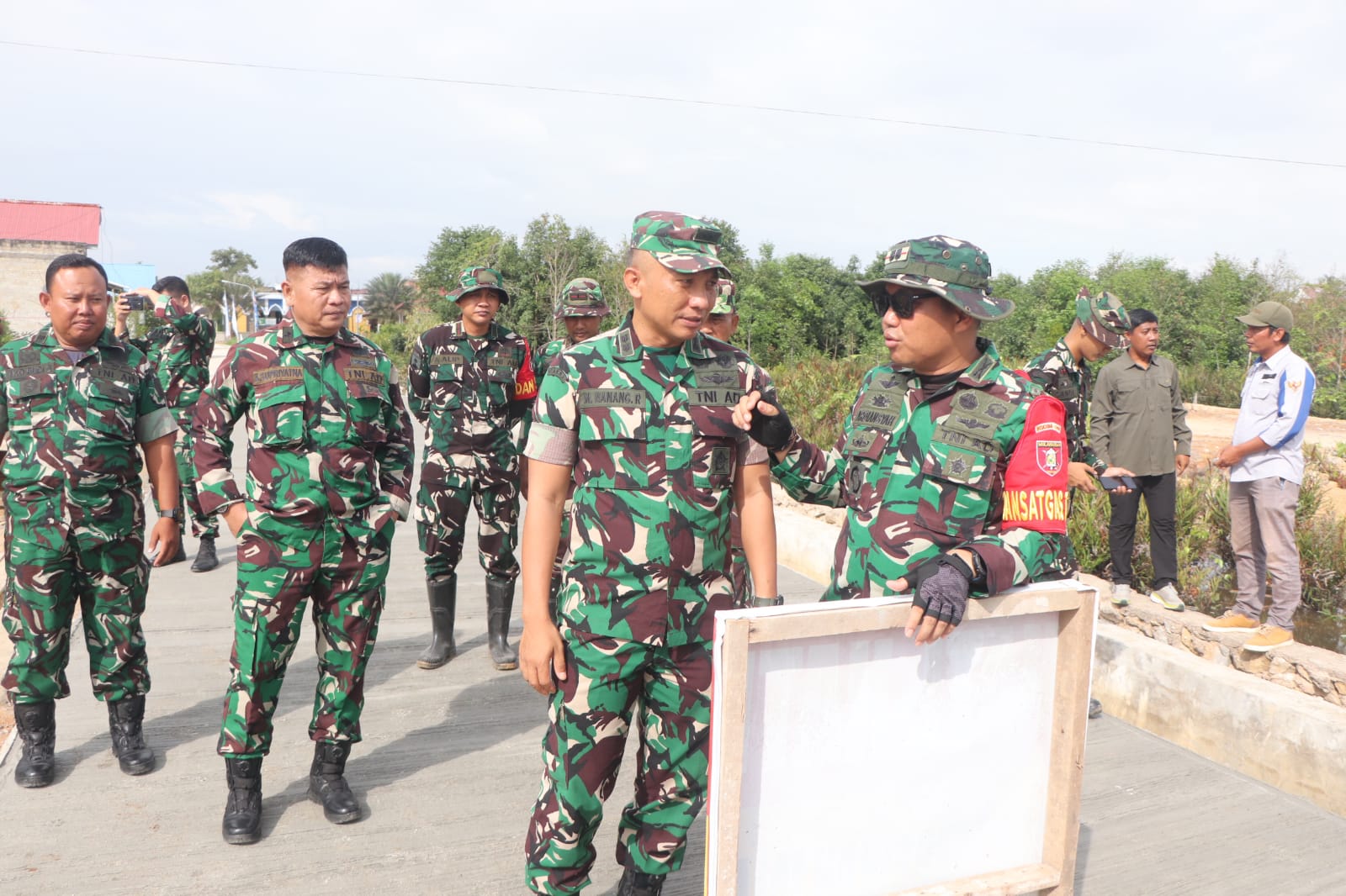Tim Wasev Sterdam VI/Mulawarman Tinjau Langsung Progres TMMD Ke-128 Kodim 0908/Bontang Tim Wasev Sterdam VI/Mulawarman Tinjau Langsung Progres TMMD Ke-128 Kodim 0908/Bontang