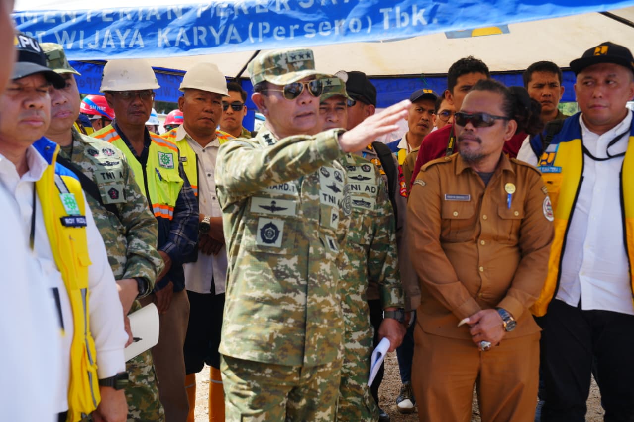 Kasum TNI Melaksanakan Kunjungan Kerja ke Wilayah Kabupaten Tapteng dan Tapsel Sumatera Utara Kasum TNI Melaksanakan Kunjungan Kerja ke Wilayah Kabupaten Tapteng dan Tapsel Sumatera Utara