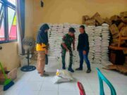 Babinsa Penajam Kawal Pendistribusian Penyaluran Bantuan