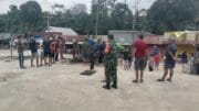 Babinsa Koramil Sepaku Kawal Pemotongan Hewan Kurban Di Wilayah Binaan