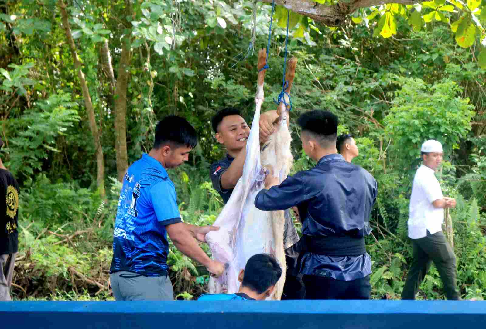 Tak Sekedar Kurban, Lanud Sjamsudin Noor Rajut Kebersamaan dan Kepedulian Semangat Berbagi Kepada Sesama di Hari Raya Idul Adha 1447 H/2026 M Tak Sekedar Kurban, Lanud Sjamsudin Noor Rajut Kebersamaan dan Kepedulian Semangat Berbagi Kepada Sesama di Hari Raya Idul Adha 1447 H/2026 M