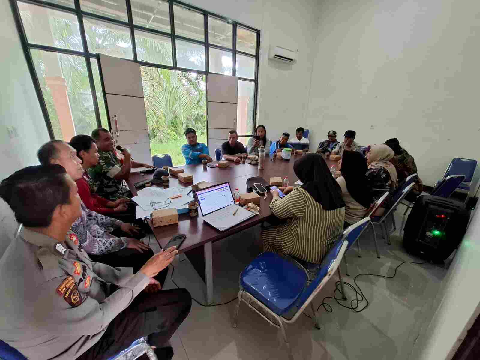Babinsa Kel Sepaku Serma Harsono Hadiri Rapat Di Wilayah Binaan