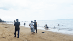 Antisipasi, Babinsa Tanjung Tengah Pantau Obyek Wisata Pantai Tanjung Jumlai