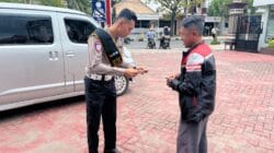 Tak Perlu Bingung Lagi, Polantas Tuban Jelaskan SIM, STNK dan BPKB Langsung ke Warga