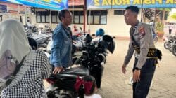 Bukan Operasi Lalu Lintas, Keramaian di Tuban Ini Dipenuhi Warga yang Tanya STNK dan BPKB