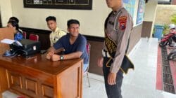 Polantas Tuban Ubah Trotoar Jadi Ruang Konsultasi, Warga Ramai Tanya SIM dan STNK