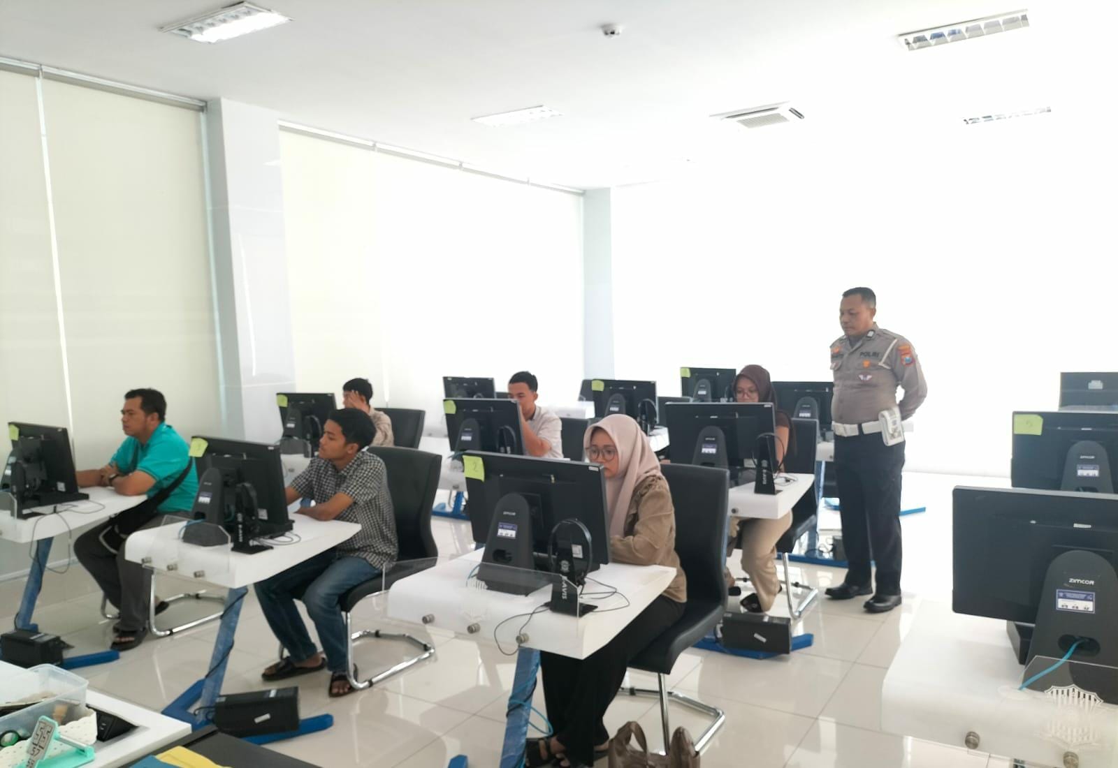 Warga Datang Tanpa Diundang, Pulang Membawa Solusi: Program Polantas Tuban Menyapa Kembali Curi Perhatian Masyarakat