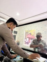 Tuban Pagi Ini Ramai, Polantas Turun Langsung Edukasi Keselamatan dan Dokumen