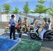 Awalnya Dikira Razia, Kerumunan di Pinggir Jalan Tuban Ternyata Dipenuhi Warga Pencari Informasi SIM