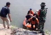 Babinsa Koramil Padangan Bojonegoro, Bantu Pencarian Korban Tenggelam di Sungai Bengawan Solo