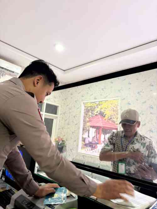 Polantas Tuban Bikin Warga Betah Berhenti, SIM, STNK dan BPKB Jadi Topik Favorit