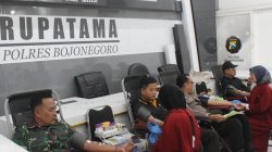 Babinsa Kodim Bojonegoro Ikuti Donor Darah Hari Bhayangkara Tahun 2026
