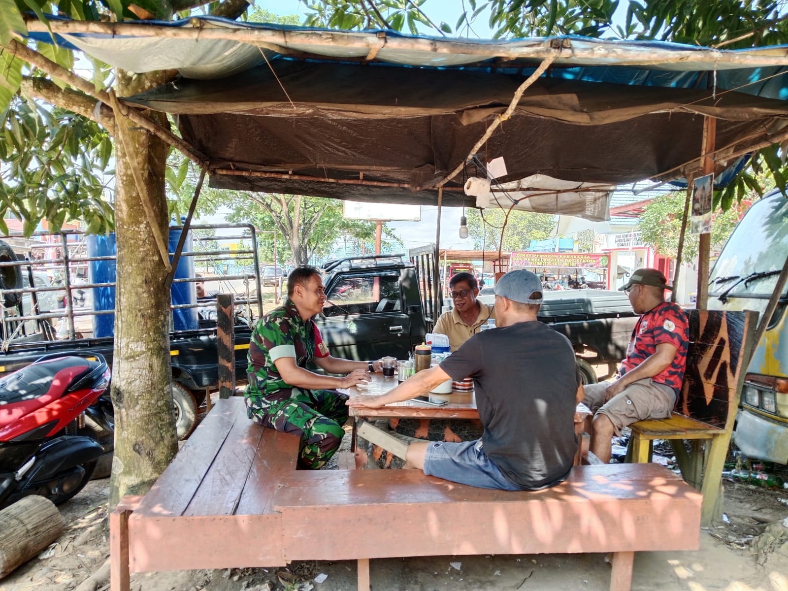 Melalui Komsos Babinsa Himbau Warga Agar Aktif Jaga Kamtibmas