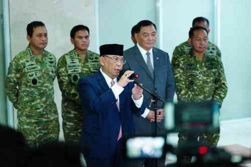 Panglima TNI dan Menhan RI Hadiri Raker Bersama Komisi I DPR RI Panglima TNI dan Menhan RI Hadiri Raker Bersama Komisi I DPR RI