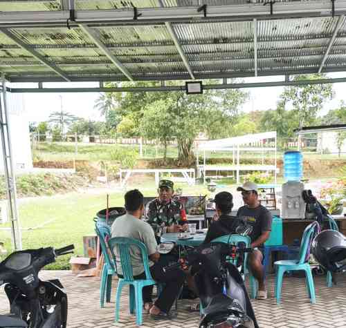 Demi Menjalin Hubungan Baik, Babinsa Giripurwa Komsos Dengan Warga Binaan Demi Menjalin Hubungan Baik, Babinsa Giripurwa Komsos Dengan Warga Binaan