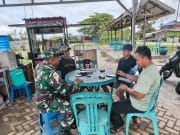 Demi Menjalin Hubungan Baik, Babinsa Giripurwa Komsos Dengan Warga Binaan Demi Menjalin Hubungan Baik, Babinsa Giripurwa Komsos Dengan Warga Binaan