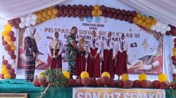 Peduli Pendidikan, Babinsa Bukitraya Berikan Piagam Penghargaan Murid Berprestasi