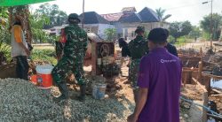 Wujudkan Pembangunan   Wilayah, Babinsa Koramil 03/Babulu Kebut Pembangunan Jembatan Garuda