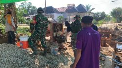 Wujudkan Pembangunan   Wilayah, Babinsa Koramil 03/Babulu Kebut Pembangunan Jembatan Garuda
