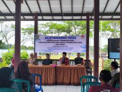 Dukung Pembangunan Wilayah, Babinsa Giripurwa Hadiri Musdes