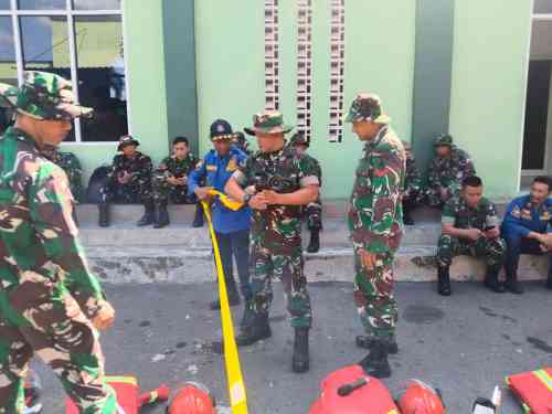 Sinergi Kodim 0808/Blitar Dan Damkar Kota Blitar Gelar Pelatihan Pengoperasian Truk Serta Mitigasi Kebakaran Sinergi Kodim 0808/Blitar Dan Damkar Kota Blitar Gelar Pelatihan Pengoperasian Truk Serta Mitigasi Kebakaran
