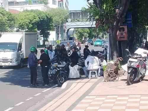 Aksi di Basuki Rahmat, Warga Pertanyakan Status Uang Retribusi ke Negara Aksi di Basuki Rahmat, Warga Pertanyakan Status Uang Retribusi ke Negara