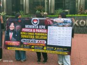 Massa Datangi KPK, Desak Pengusutan Dugaan Penyimpangan Anggaran di Sumatera Selatan
