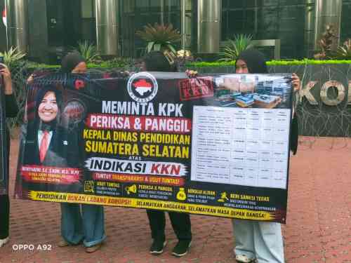 Massa Datangi KPK, Desak Pengusutan Dugaan Penyimpangan Anggaran di Sumatera Selatan Massa Datangi KPK, Desak Pengusutan Dugaan Penyimpangan Anggaran di Sumatera Selatan